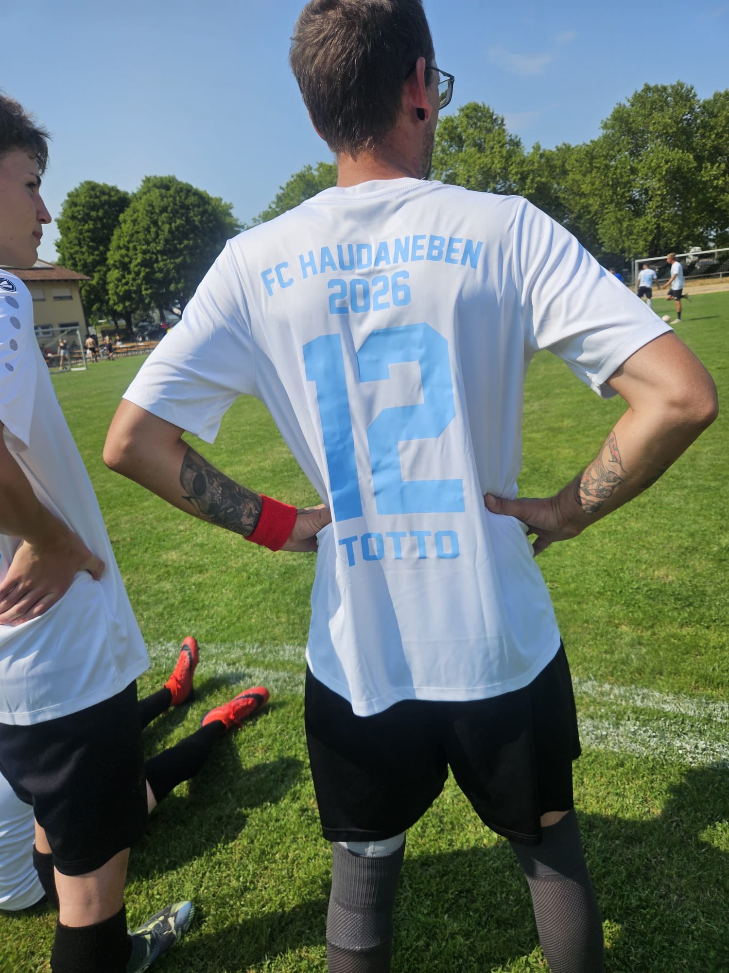 Detailansicht eines personalisierten FC HAUDANEBEN 2026 Teamshirts